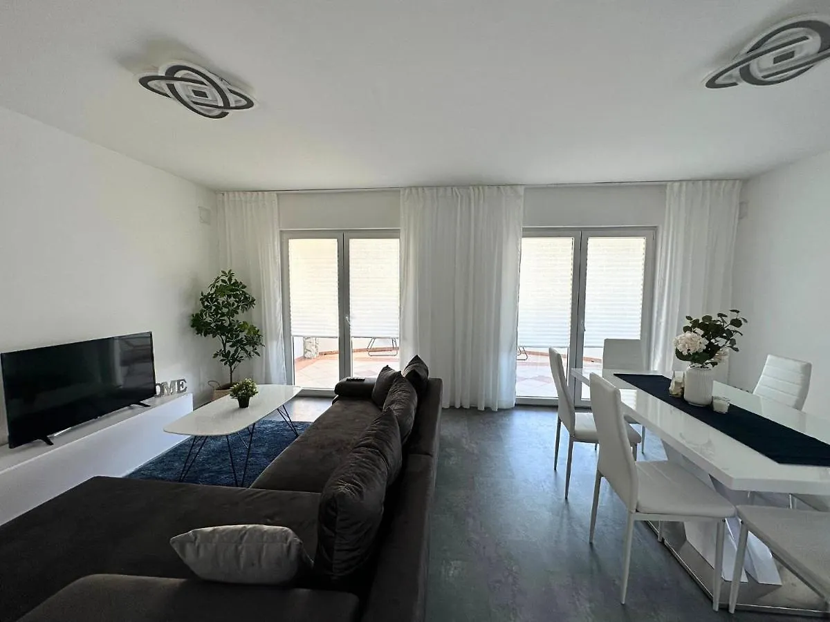 Apartment Apartmani Adriana Lakmartin
