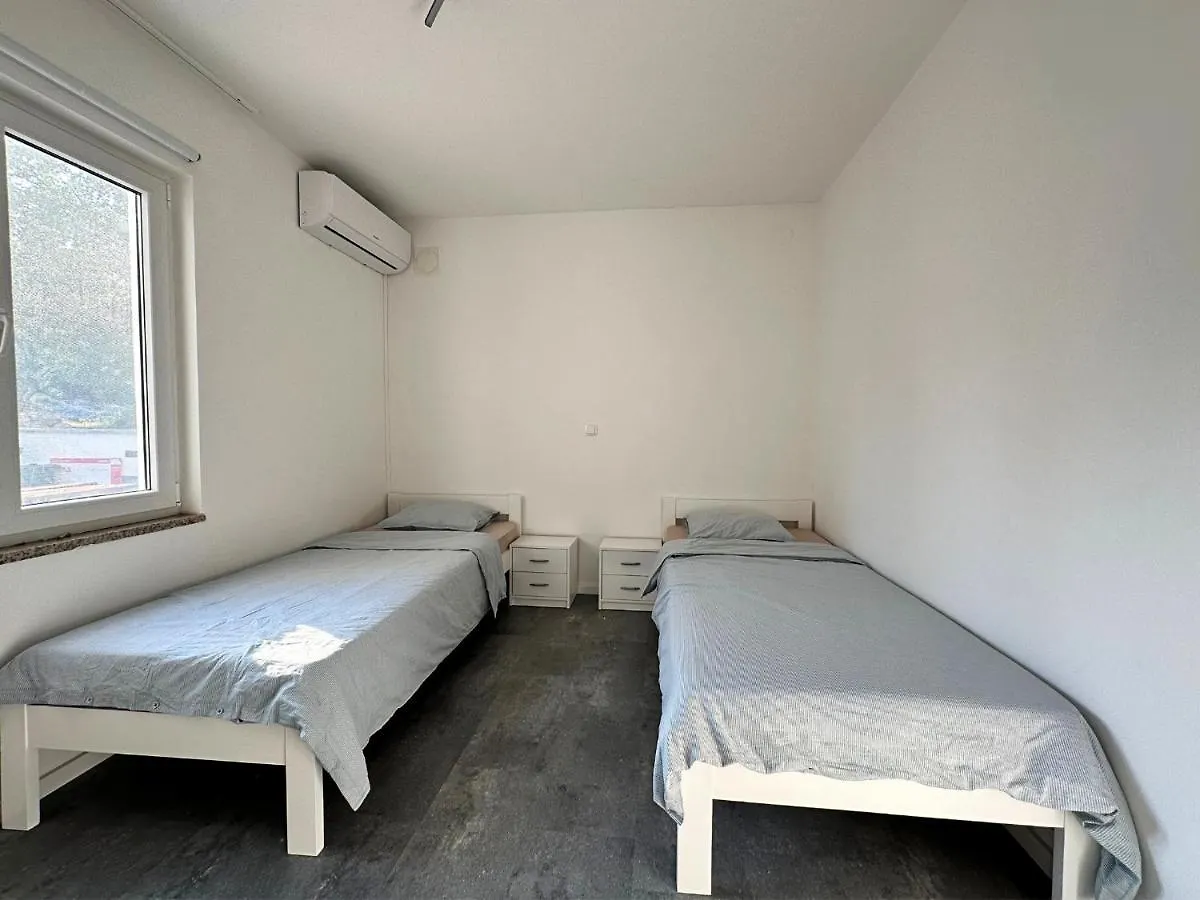 Apartmani Adriana Lakmartin 0*,  Croatia