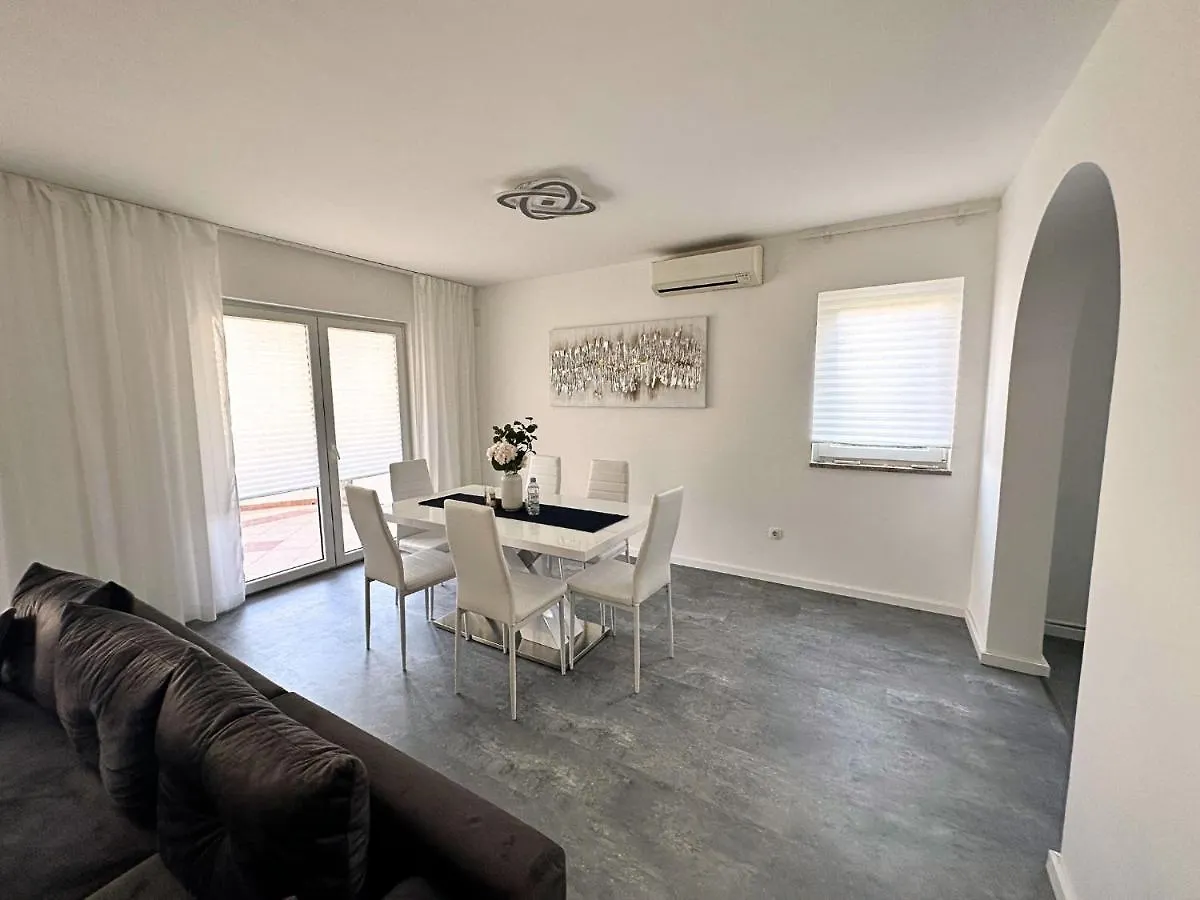 Apartmani Adriana Lakmartin Apartment